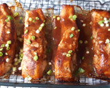 Foto del paso 7 de la receta: Salmón jerk con chips y ensalada