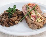 Foto del paso 9 de la receta: Sobre de Matambre Relleno y Champiñones Salteados