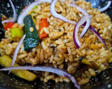 Foto del paso 8 de la receta: Cazuelita de arroz, verduras y pollo macerado