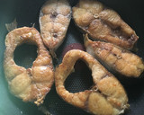 Foto langkah ke 2 dari resep Ikan patin bumbu kecap.