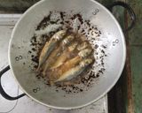 Foto langkah ke 1 dari resep Oseng Ikan Asin Klotok.