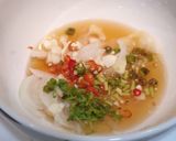 รูปขั้นตอนการทำที่ 5 ของ ยำไข่ต้ม + หมูสับ เห็ดชิเมจิ