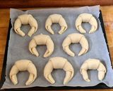 Sajtos vajas kifli recept fázis 8 fotója