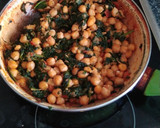 Foto del paso 5 de la receta: Garbanzos con espinacas y tomate triturado