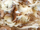 Tarta de cebolla, queso y hongos