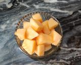 A picture of step 1 of Muskmelon milk shake.