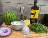 A picture of step 1 of Guarda la ensalada del verano – Spanish summer salad with a twist.