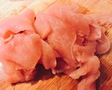 Hình bước làm 2 của món Canh Ức Gà & Lá Súp Lơ Trắng