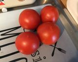 Une image de l'étape 4 de Salade de carottes, tomates, oignon rouge, poivron jaune et mozzarella di buffala.