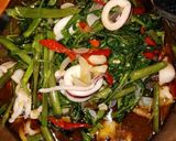 Foto langkah ke 1 dari resep Kangkung Seafood ala Mamah Cantik.