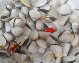 Hình bước làm 1 của món Canh ngao chua dứa