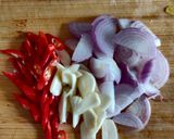 Foto langkah ke 1 dari resep Oseng Tempe dan Paprika Hijau.