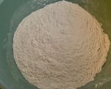Foto del passaggio 4 della ricetta Ciambelline e bomboloni con lo zucchero