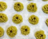 Foto langkah ke 5 dari resep Semprit Matcha.