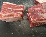 Foto del paso 2 de la receta: Costilla de ternera al vino tinto