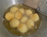 Foto langkah ke 5 dari resep Cemplon Singkong isi Gula.
