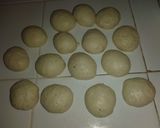 صورة لخطوة 3 من وصفة خلية النحل بعجينة البيتزا