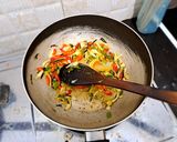 Foto langkah ke 5 dari resep Cumi Saos Telur asin.