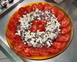 Une image de l'étape 10 de Salade de betteraves et tomates à la feta et oignon rouge.