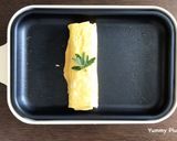 A picture of step 4 of Rolling omelette.