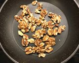 A picture of step 1 of Doon Chetin Kashmiri walnut chutney.
