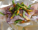 Foto del paso 4 de la receta: Palometa con verduras y lima en papillote