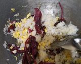 Foto langkah ke 3 dari resep Nasi Goreng Bayam Merah.