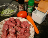 Foto del paso 1 de la receta: Espaldilla guisada con fideuá