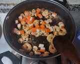 Foto del paso 3 de la receta: Pechugas de pavo con marisco