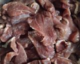 Gambar langkah 1 resipi Mongolian Beef Stir-Fry.
