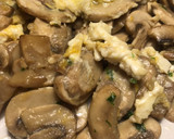 Foto del paso 9 de la receta: Champiñones al ajillo, con huevos 🥚 camperos