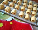Foto langkah ke 6 dari resep Kue kering gulung garpu isi selai, lembut dan lumer.