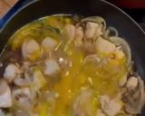 A picture of step 6 of Oyako-don (Parent-child rice bowl 🐔 🐣).