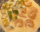 A picture of step 2 of Shrimp and avocado pasta with lemon cream.