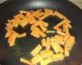Foto del paso 2 de la receta: Rollitos de mortadella con zanahoria, pimiento y cebolla