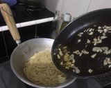 Foto langkah ke 3 dari resep Spaghetti aglio e olio.
