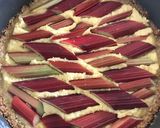 A picture of step 5 of Rhubarb oats tart with frangipane.