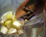 A picture of step 1 of Spicy sweet potato and apple drink.