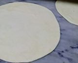 A picture of step 5 of Aloo bhara paratha.