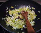 Foto del paso 1 de la receta Wok de puerro, coliflor, calabacín y pollo