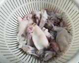 รูปขั้นตอนการทำที่ 2 ของ ผัดกะเพรา​ปลาหมึดยัดไส้