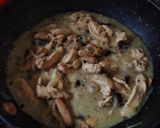 Foto del paso 3 de la receta: Pollo con champiñón (sin crema)🍗🍄