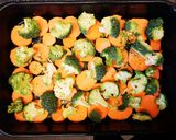 Tepsis hús, zöldségekkel (LowCarb) recept fázis 18 fotója