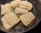 Foto del paso 4 de la receta: Bacalao rebozado con tomate y pimientos asados