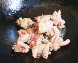 A picture of step 3 of Muamba De Galinha.