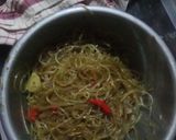 Foto langkah ke 5 dari resep Tumis Soun Pedas Manis.