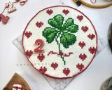 Foto langkah ke 14 dari resep Cross Stitch Cake and Icing Sugar Cookies.