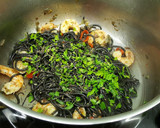 Foto del paso 11 de la receta: Espaguetis negros de sepia con langostinos