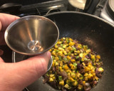 Foto del paso 3 de la receta: Fusilli en salsa de calabacita y vodka