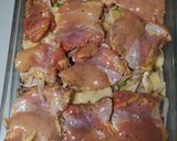 Foto del paso 3 de la receta: Contramuslos de pollo rural al horno con patatas, zanahorias, cebollas, setas y guisantes